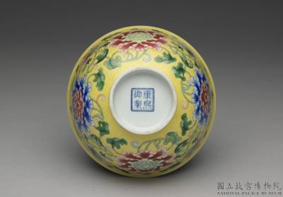 图片[2]-Bowl with floral decoraion in falangcai polychrome enamels on yellow ground, Qing dynasty, Kangxi reign (1662-1722)-China Archive